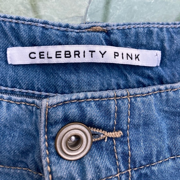 Women’s size 13/31 Celebrity Pink jean shorts - Picture 3 of 4